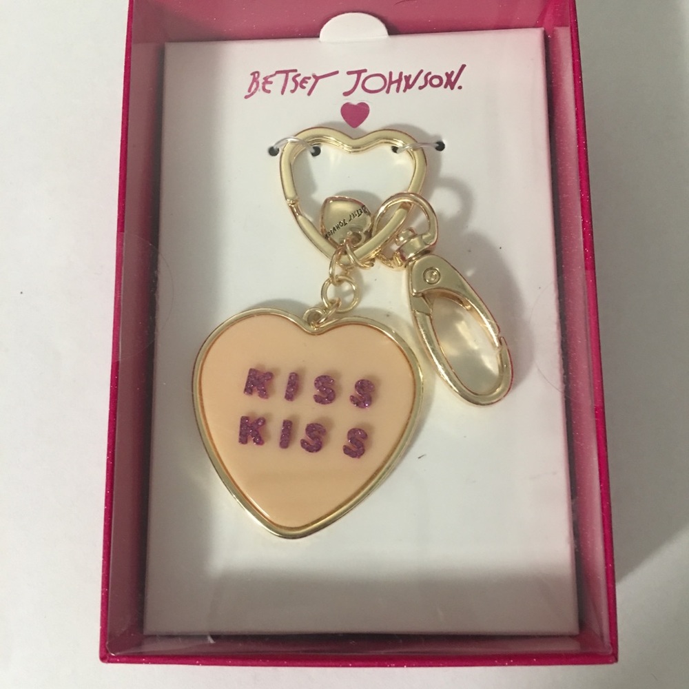 Betsey Johnson Heart Kiss Kiss Keychain 💛💋